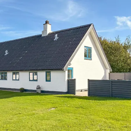 2 Bedroom Awesome In Casa de Férias Ribe